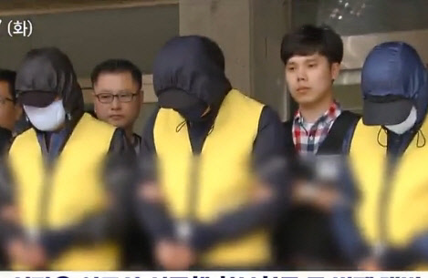 대법원 3부(주심 조희대 대법관)는 10일 성폭력범죄의 처벌 등에 관한 특례법상 강간치상 혐의로 기소된 김모(39), 이모(35), 박모(50)씨의 상고심에서 각각 징역 15년, 12년, 10년씩을 선고한 원심판결을 확정했다. <MBC 뉴스 방송 영상 캡처>